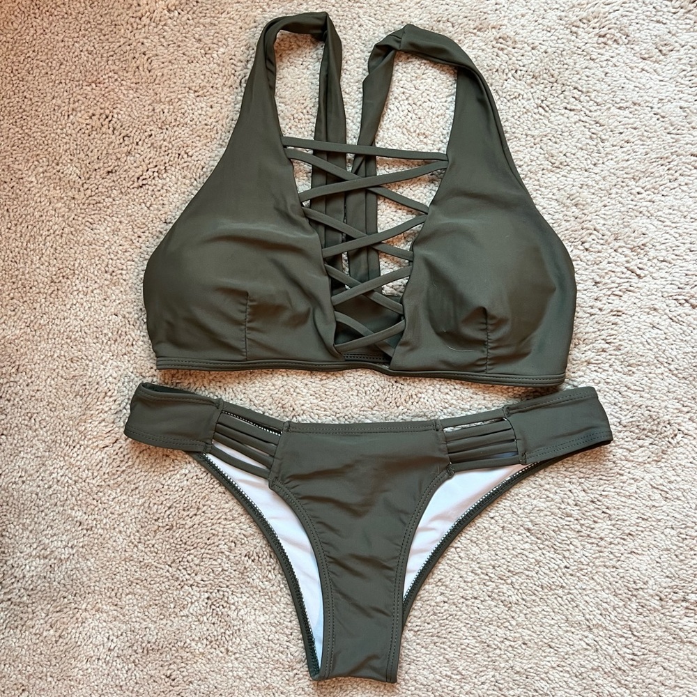 Dark green bikini set with cutout neckline